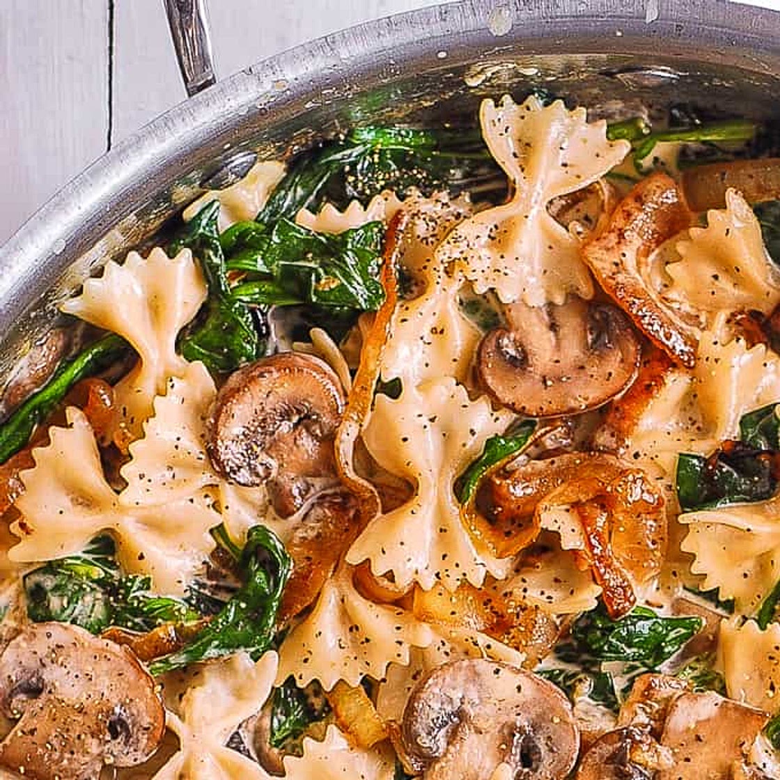 Farfalle Pasta with Spinach, Mushrooms, and Caramelized Onions