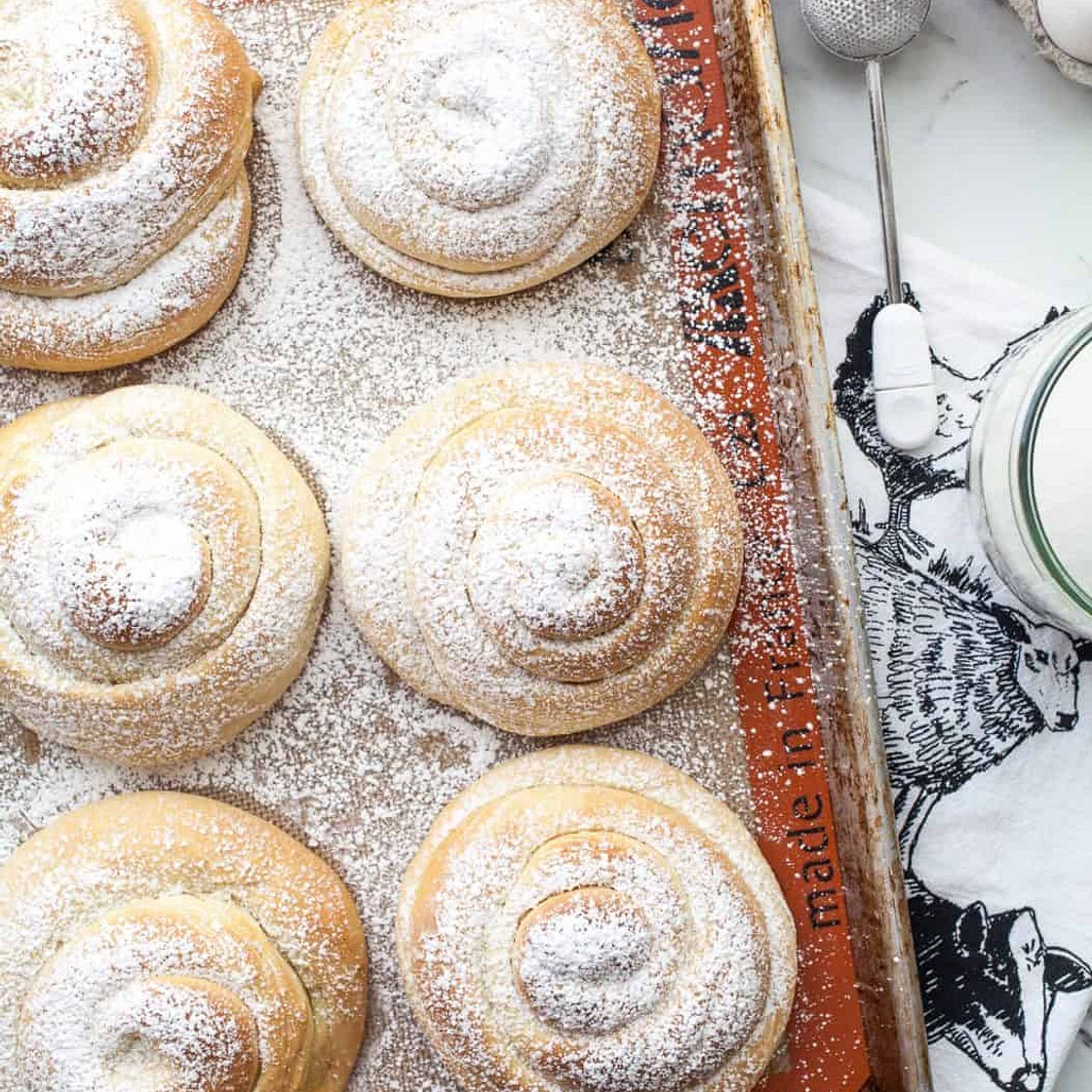 Mallorca Bread: Soft Puerto Rican Sweet Bread Rolls