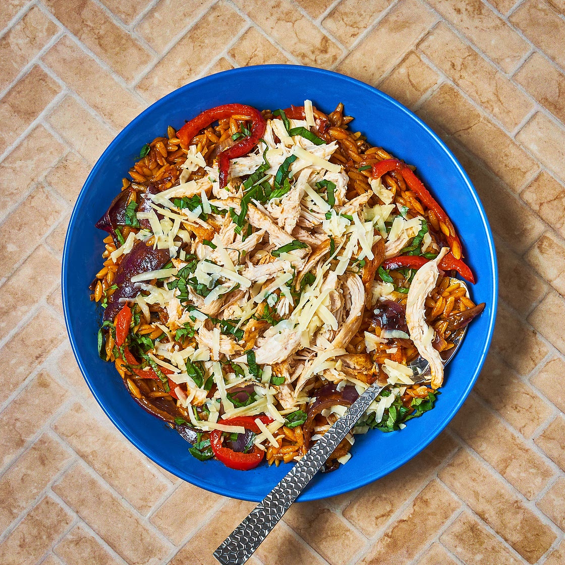 One Pot Pulled Chicken, Red Pepper & Pesto Orzo