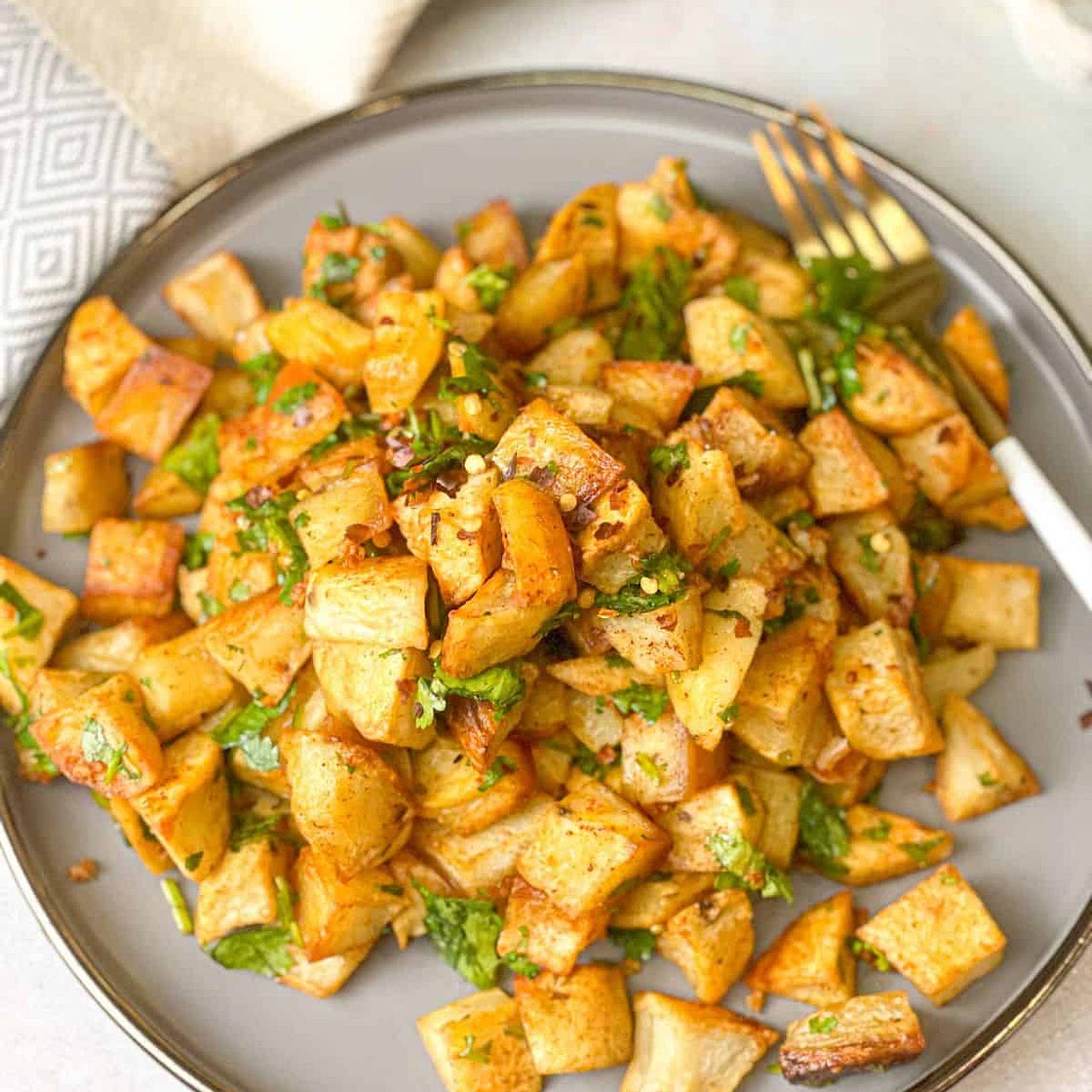 Spicy Potatoes and Cilantro (Lebanese Batata Harra Recipe)