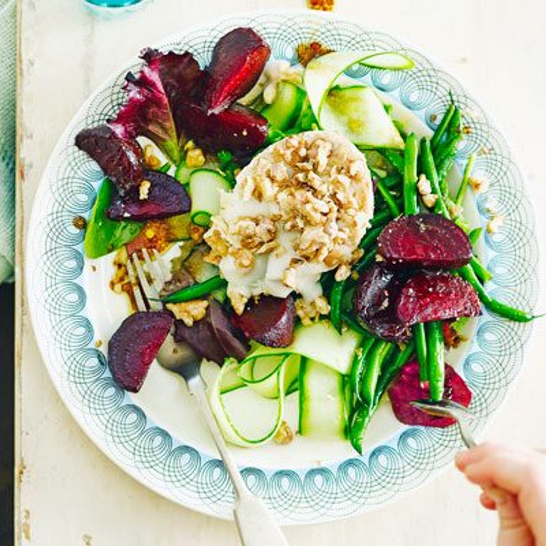 Roasted beetroot & goat's cheese salad