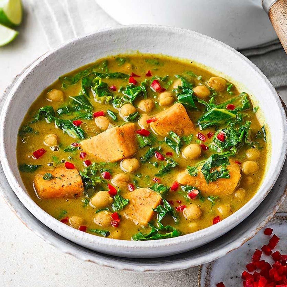Curried kale & chickpea soup