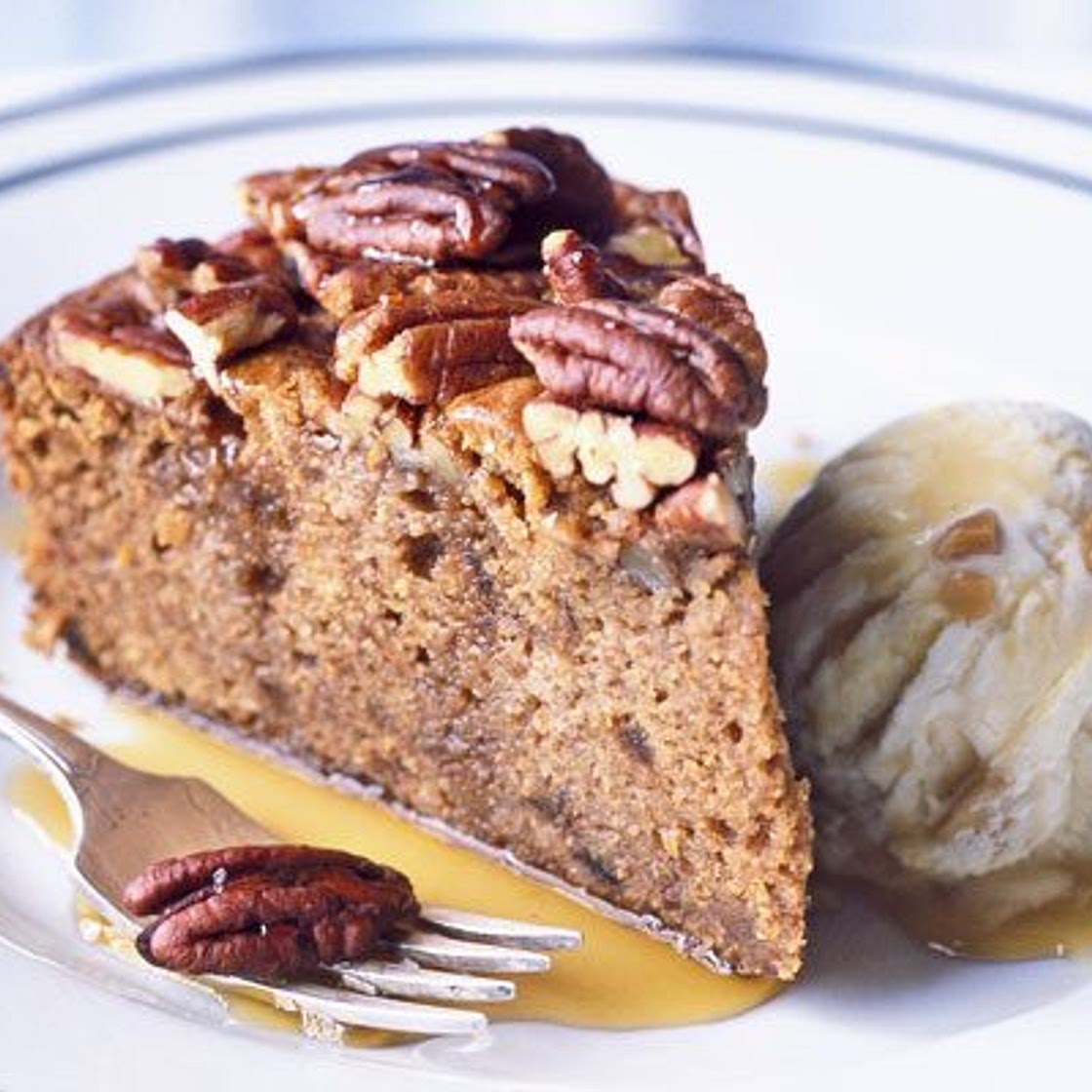 Pecan toffee cake