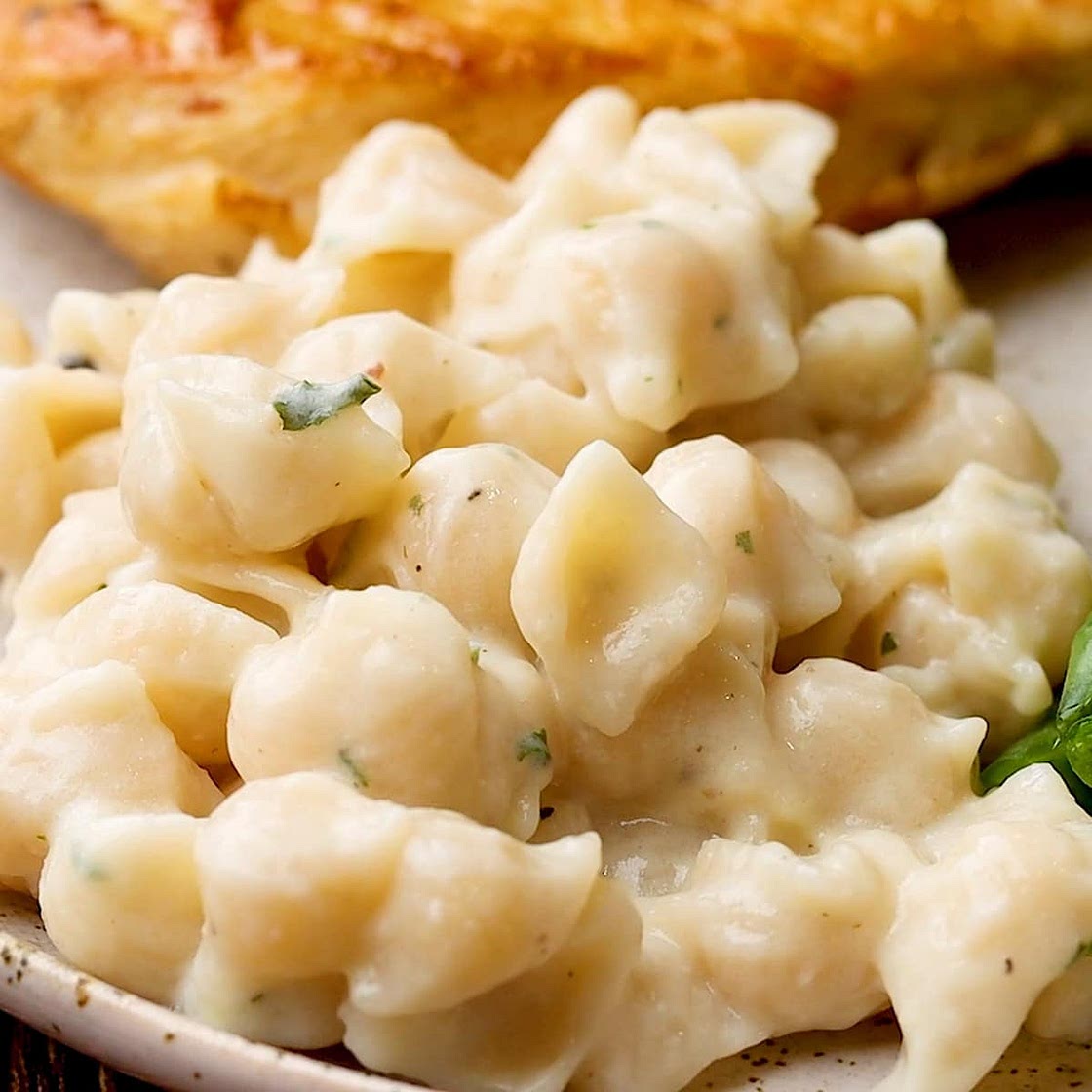 Creamy Garlic Shells