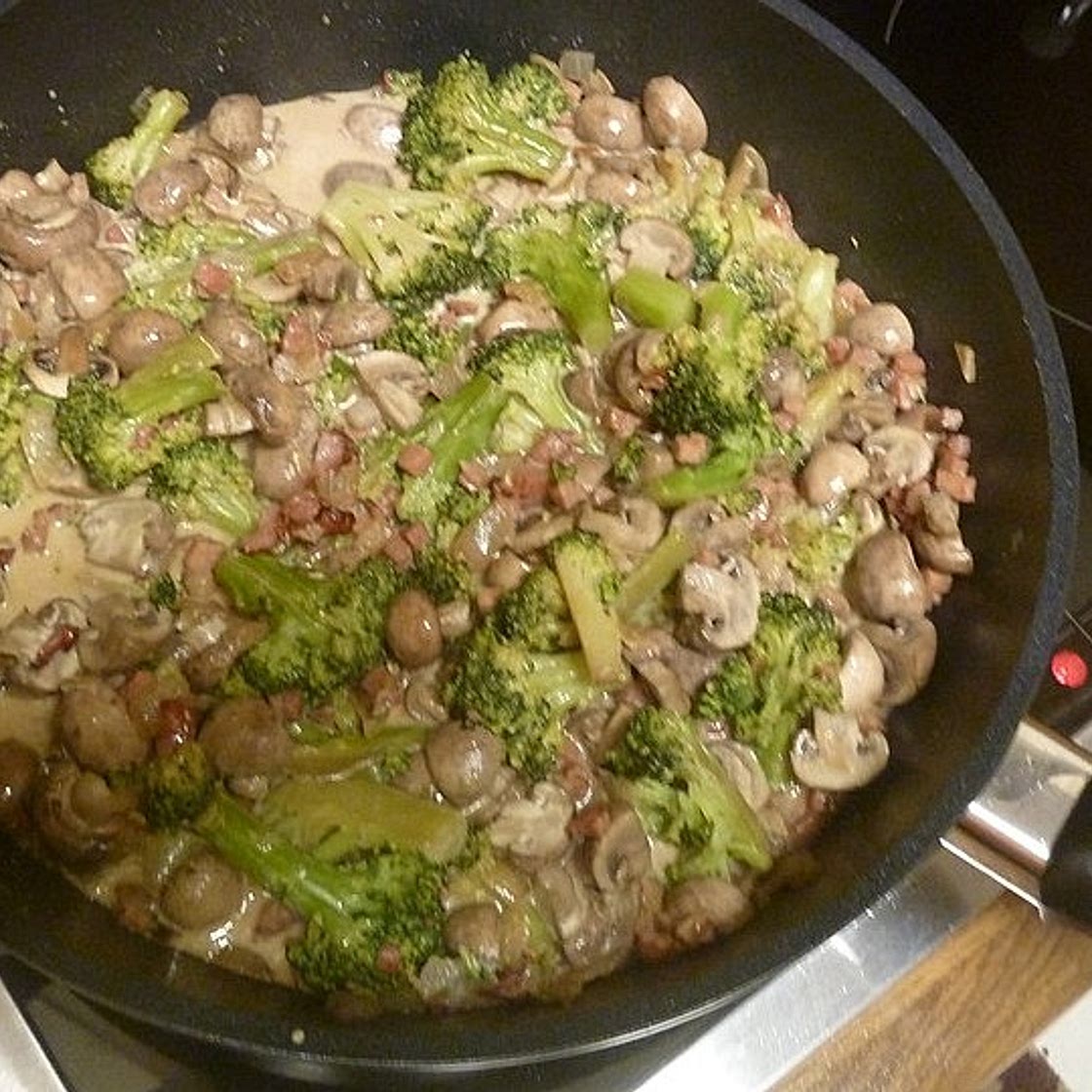 Brokkoli-Champignon-Pfanne