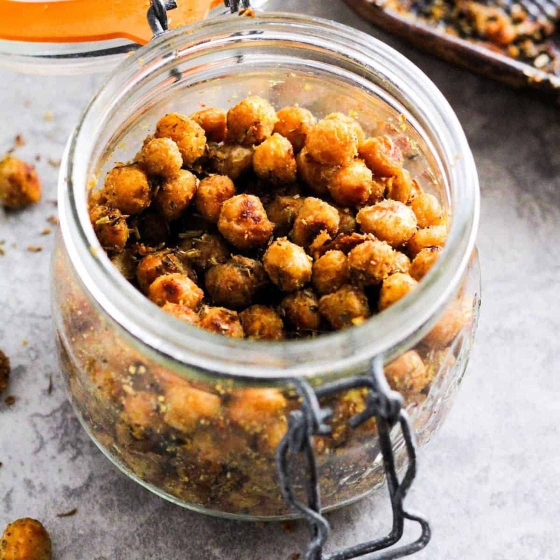 Vegan Cheesy Roasted Chickpeas with Nutritional Yeast