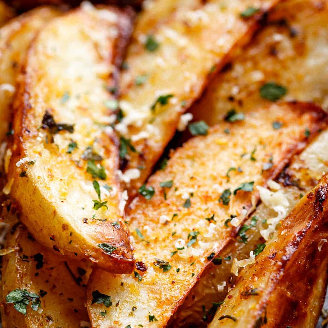 Crispy Garlic Baked Potato Wedges