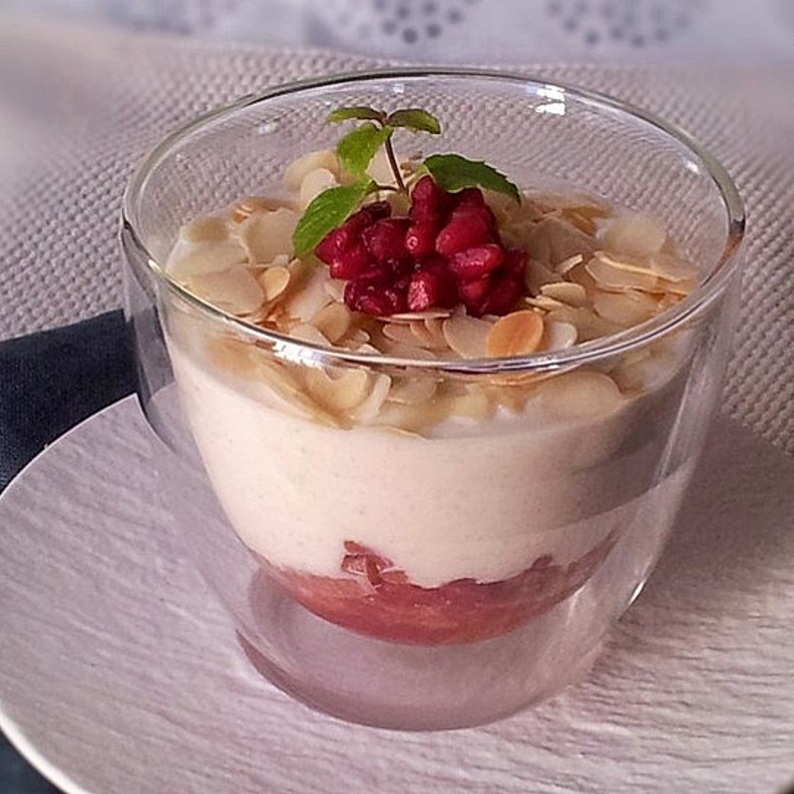 Zimtjoghurt auf Orangen-Granatapfel-Kompott