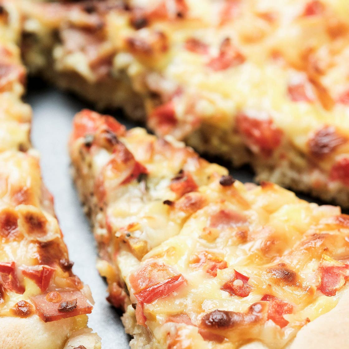 Easy Breakfast Ham and Cheese Pizza