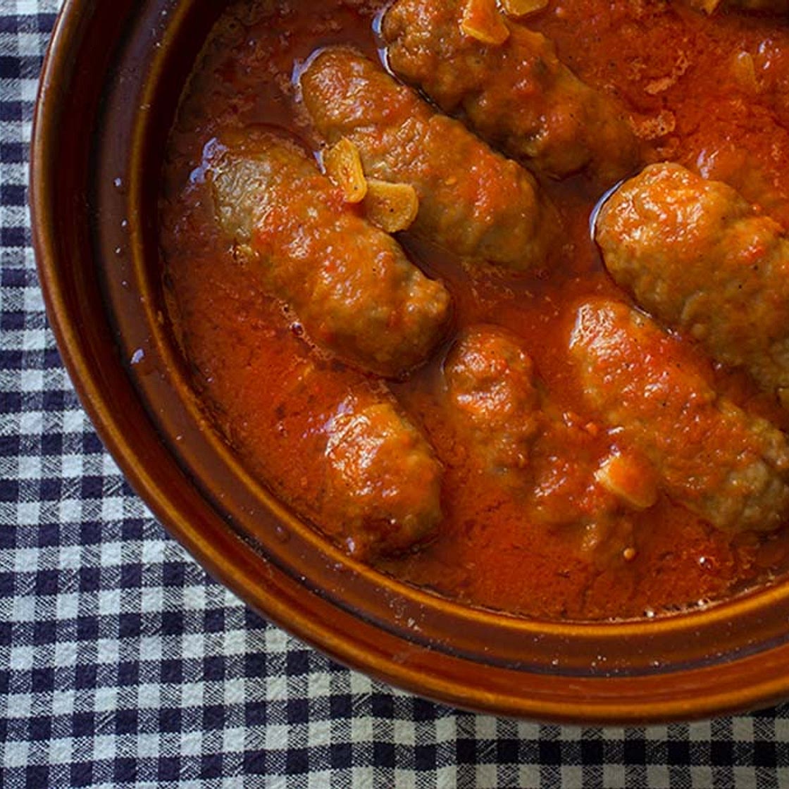 Soutzoukakia Smyrneika – meatballs in tomato sauce