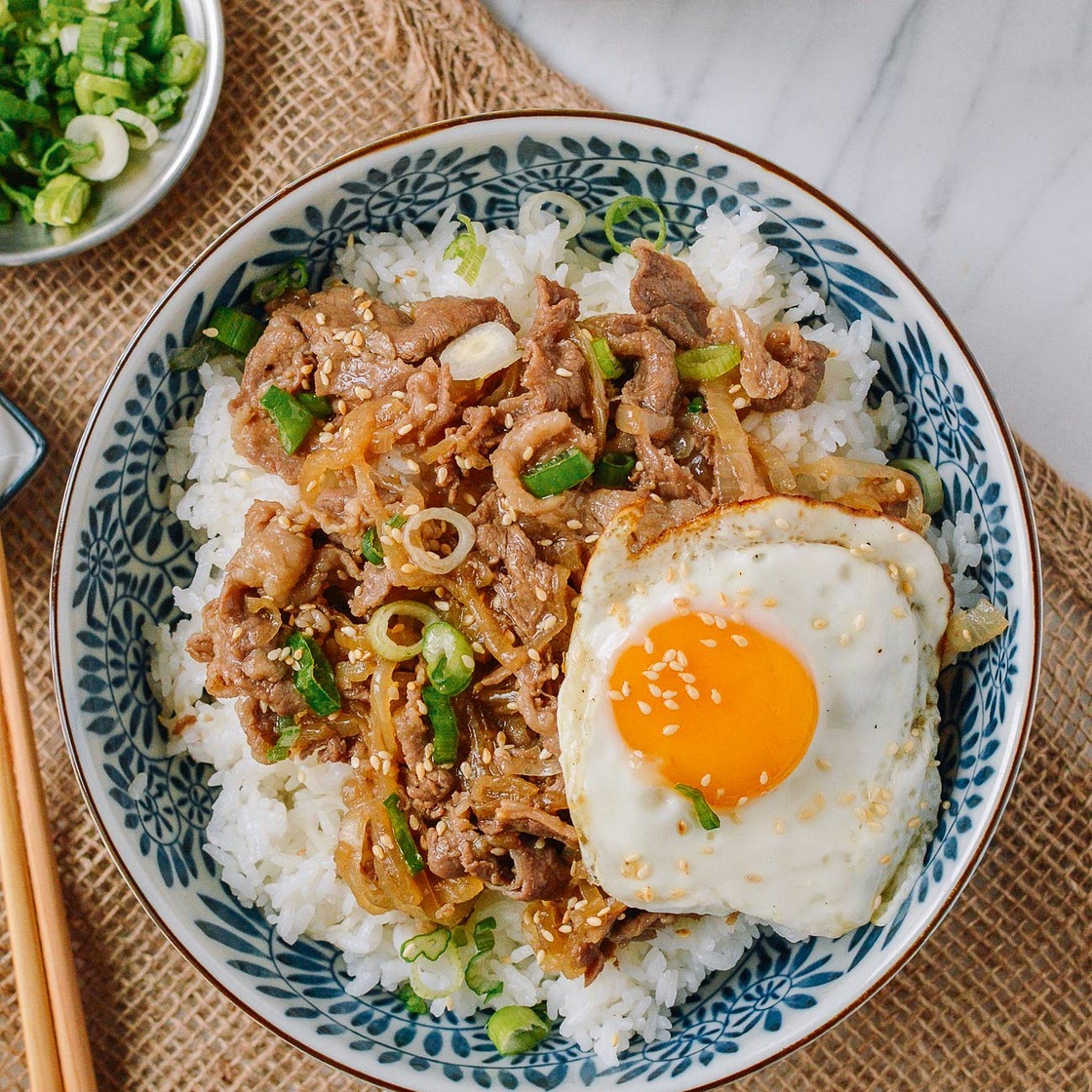 Gyudon (Japanese Beef & Rice Bowls)