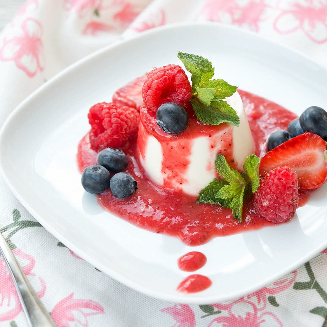 Panna cotta light au coulis de fruits rouges