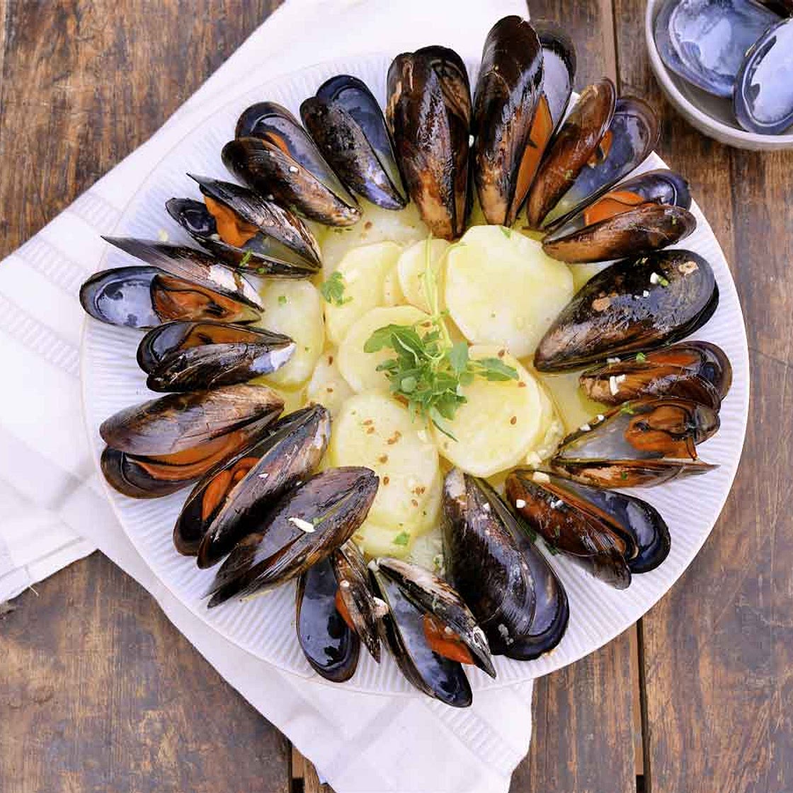 Mejillones a la barbacoa con cachelos