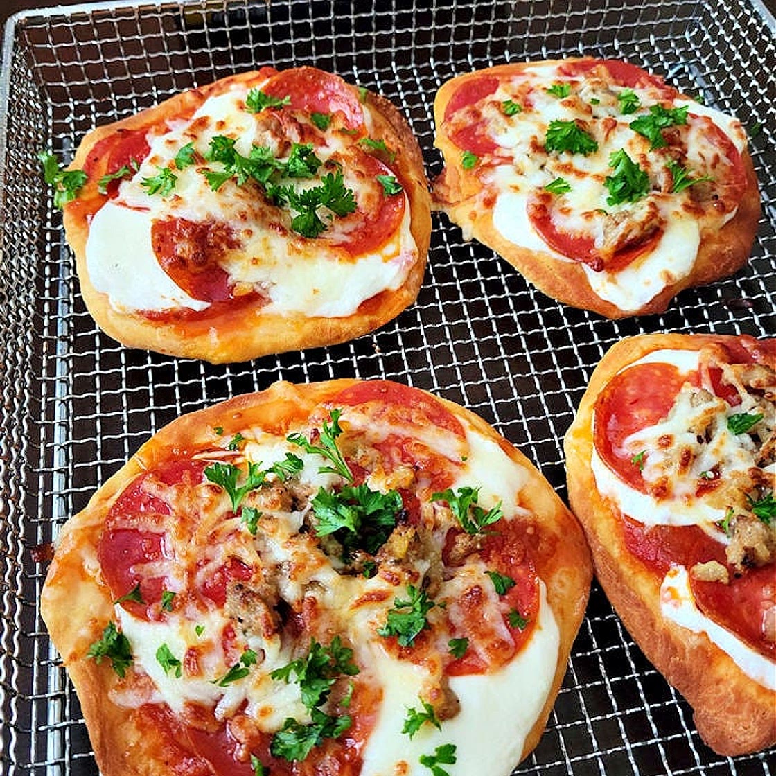 Easy Air Fryer Pizzas (Using Pillsbury biscuits)
