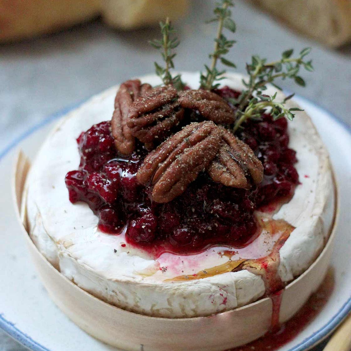 Easy Cranberry Baked Brie with Thyme