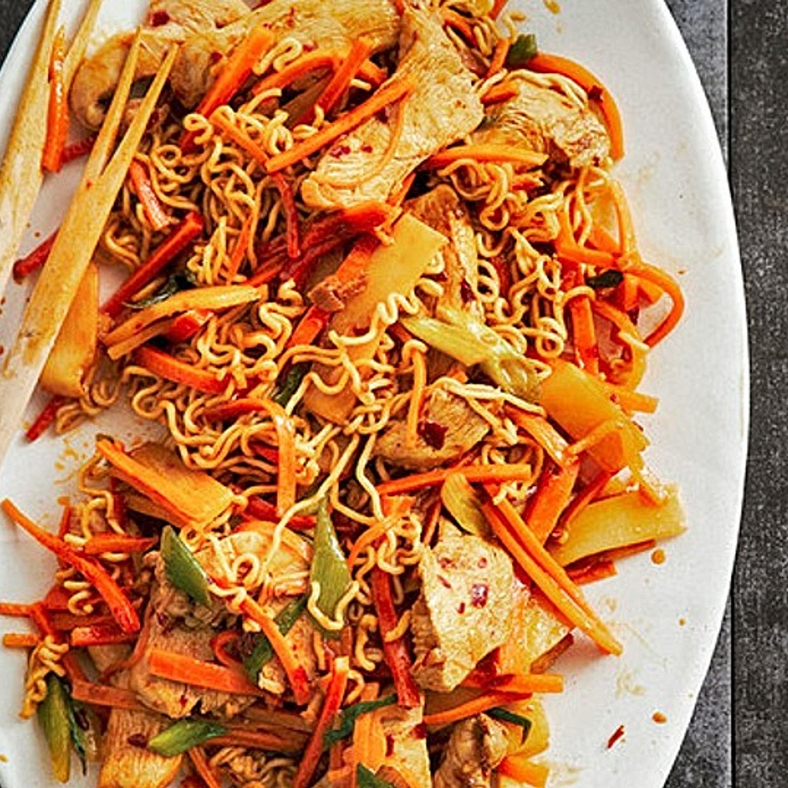 Gebratene Mie-Nudeln mit Hähnchen