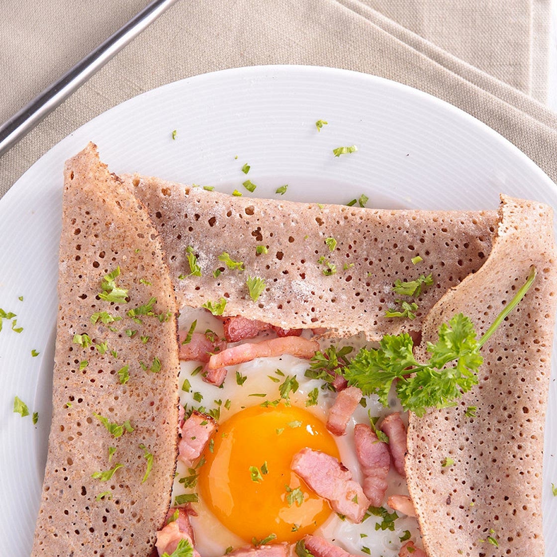 Galette complète oeuf, jambon et comté