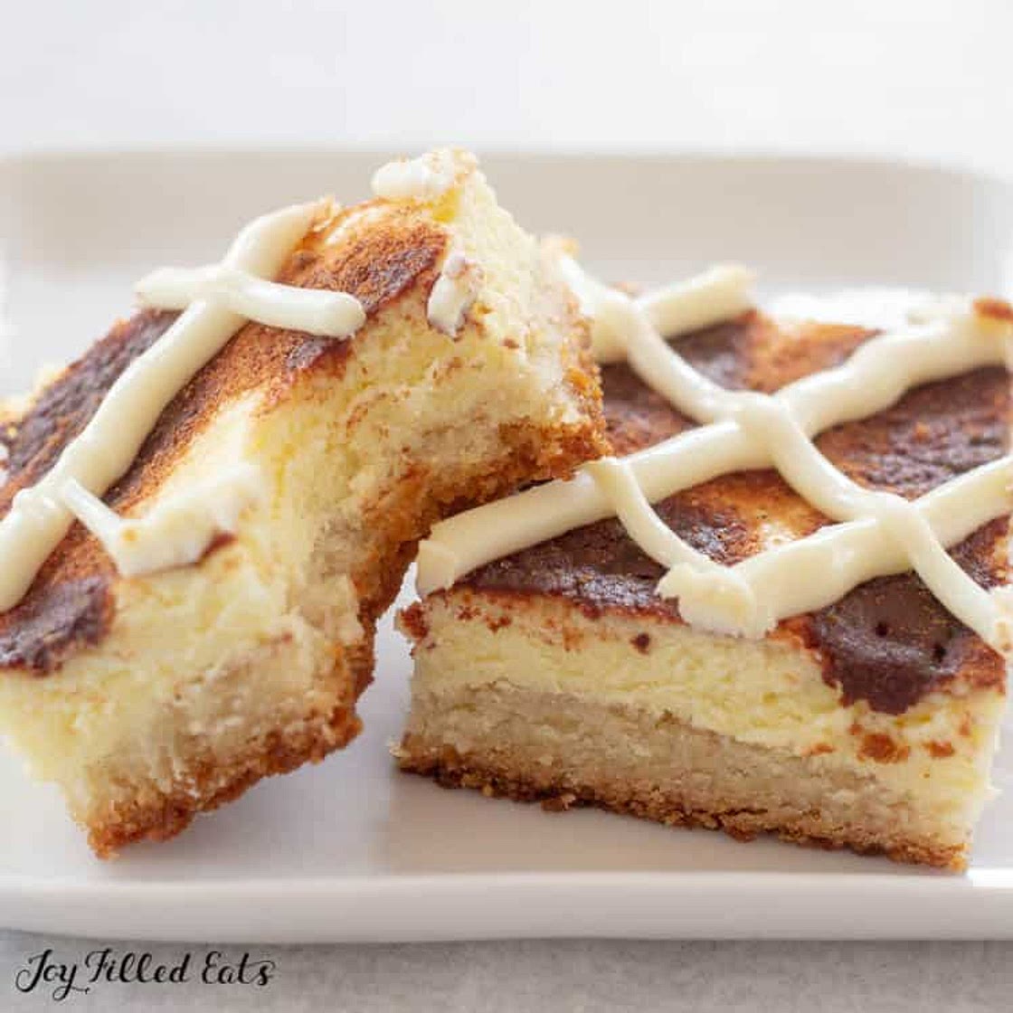 Cinnamon Roll Cheesecake Bars