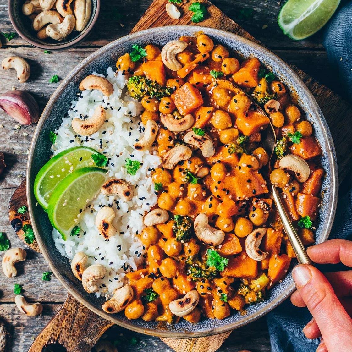 Süßkartoffel-Kichererbsen Curry mit Kokosmilch