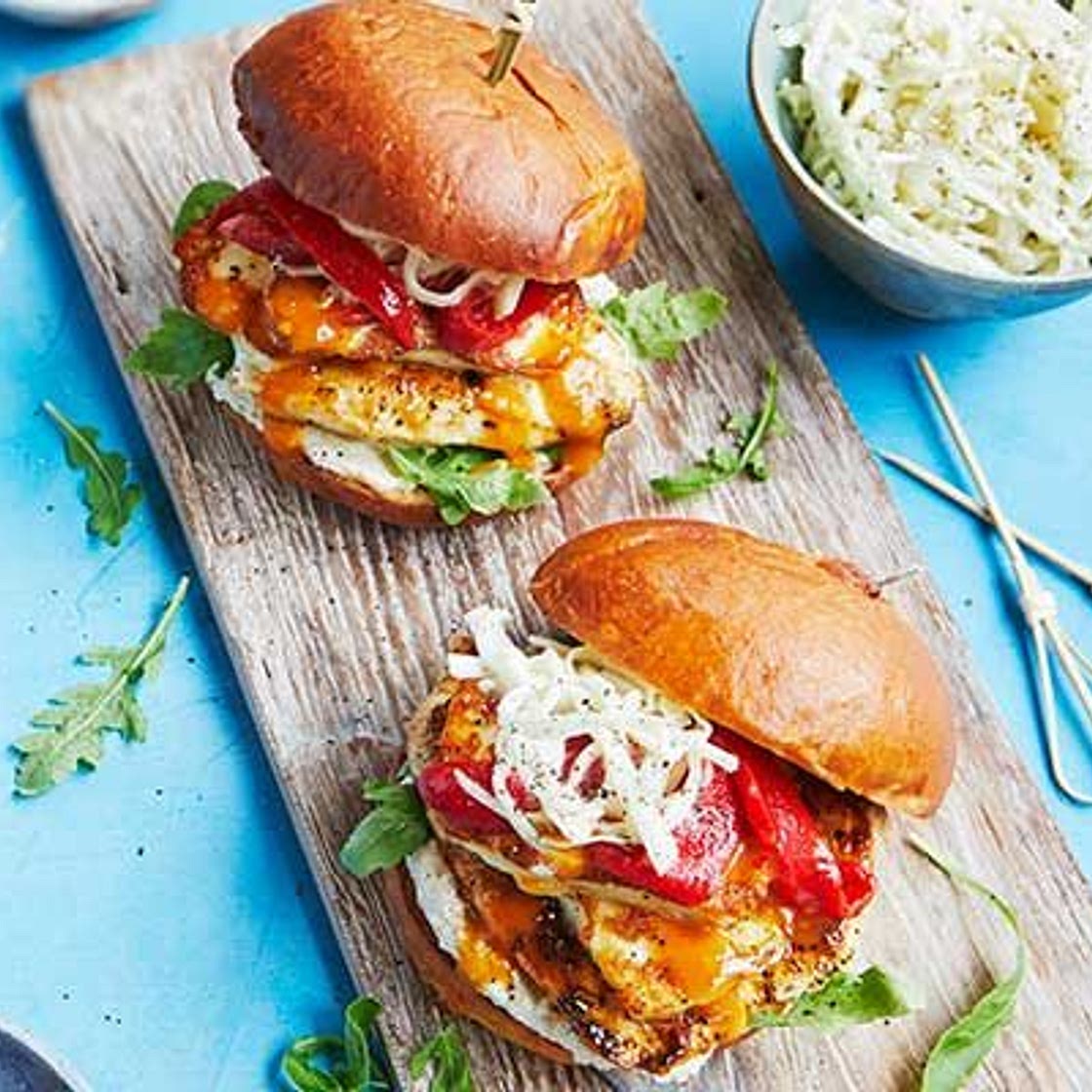 15-minute chicken & halloumi burgers