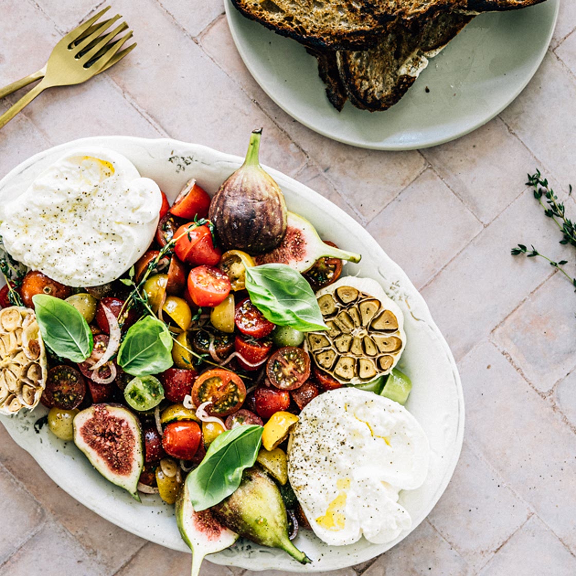 Burrata aux tomates cerises et aux figues