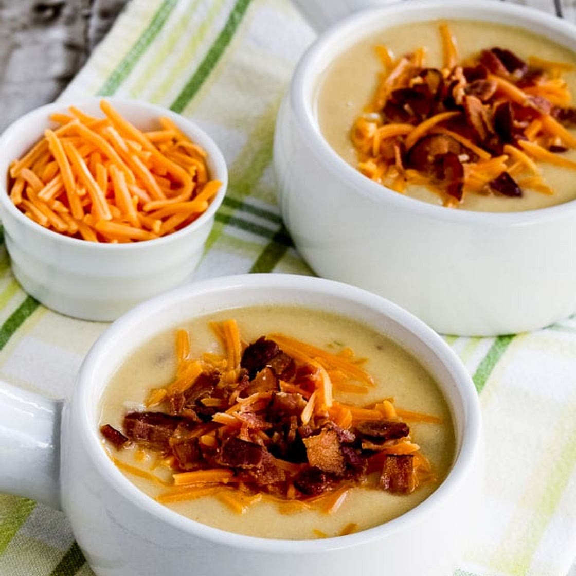 Cheesy Cauliflower Soup with Bacon and Green Chiles