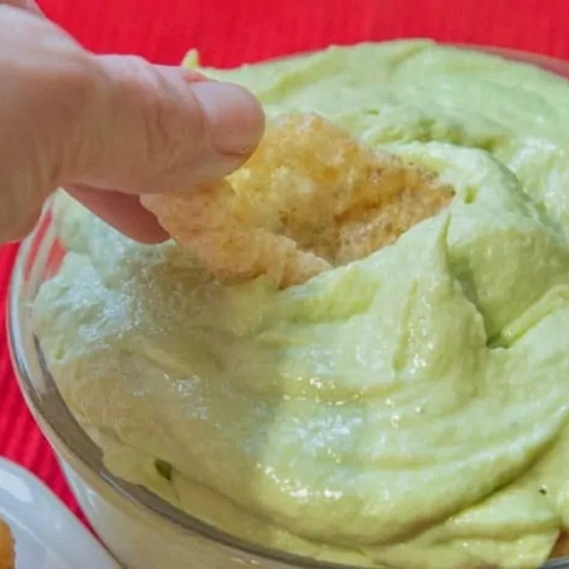 Keto Avocado Cheese Dip