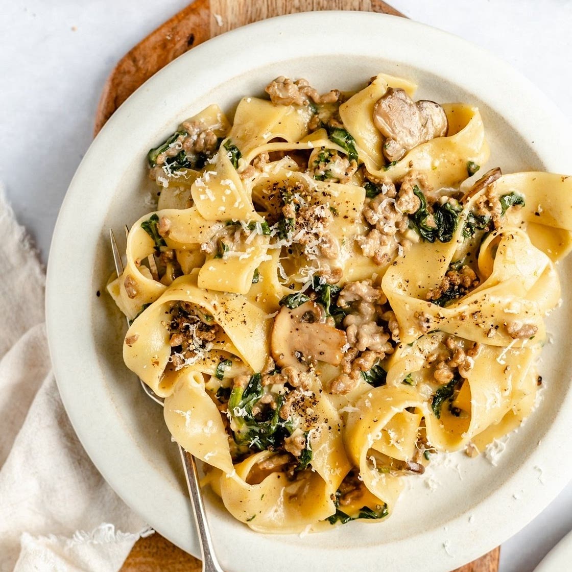 One Pot Cheesy Mushroom Spinach Beef Pasta