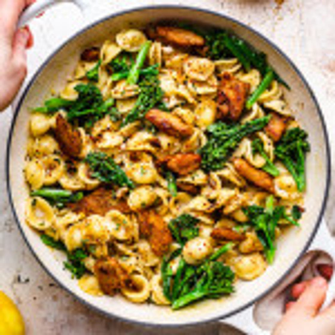 Vegan broccoli pasta with chick'n