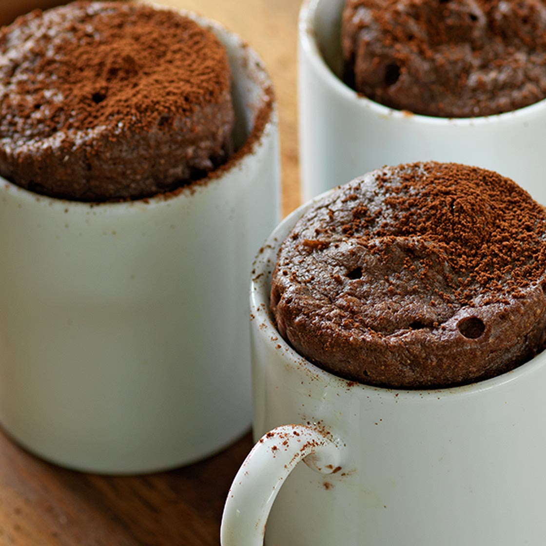 Microwave mug: Chocolate, banana and almond cups