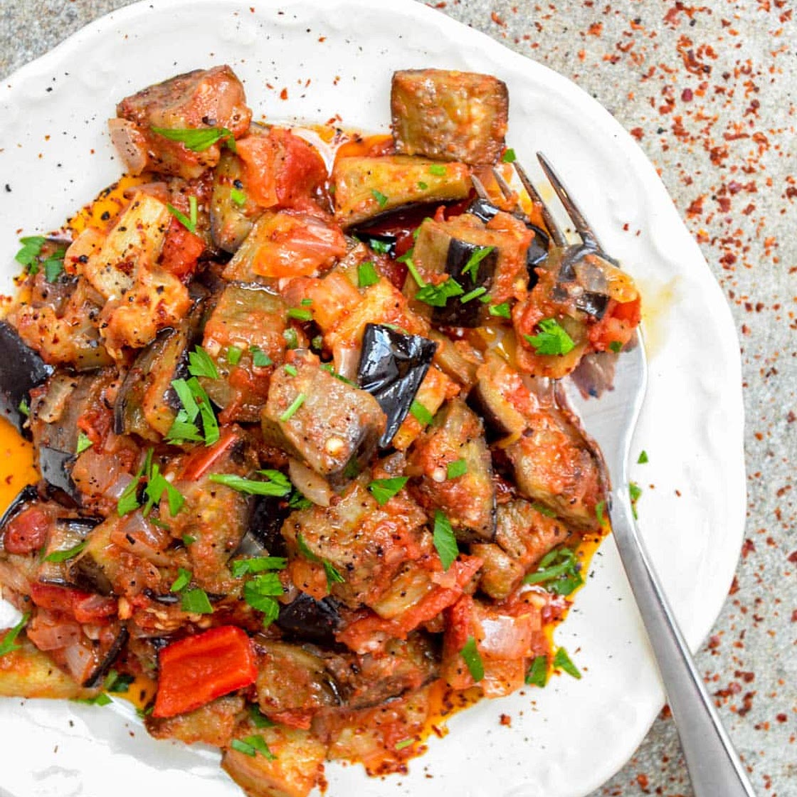 Aubergine in tomato sauce