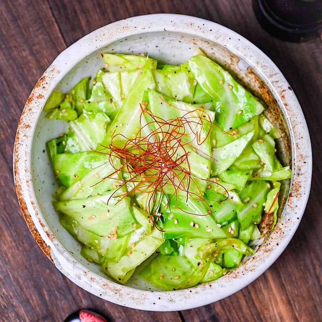 Addictive Izakaya Style Salted Cabbage (Yamitsuki Cabbage)