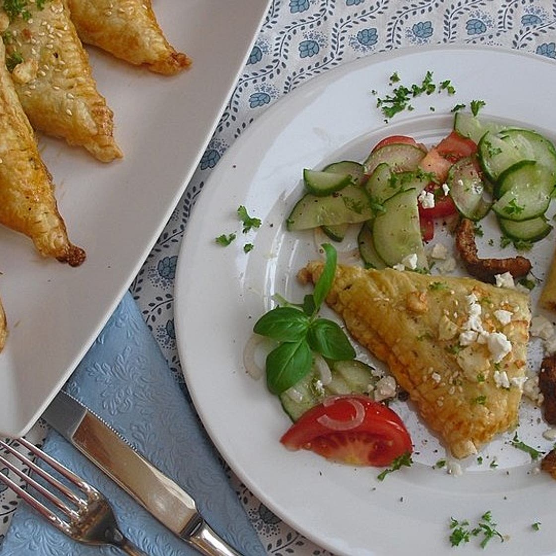 Blätterteigtaschen mit Gyrosfüllung und Feta-Käse