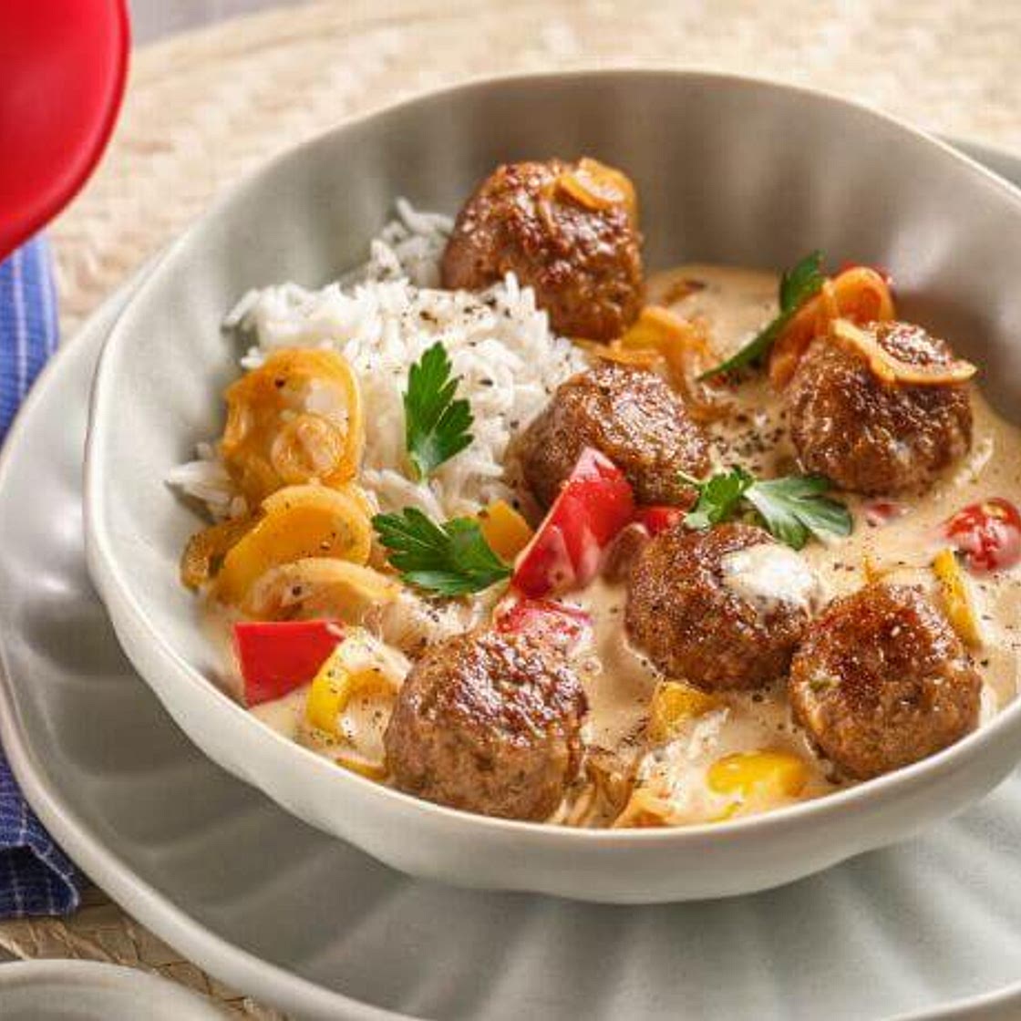 Hackbällchen in Paprika-Sahne-Sauce