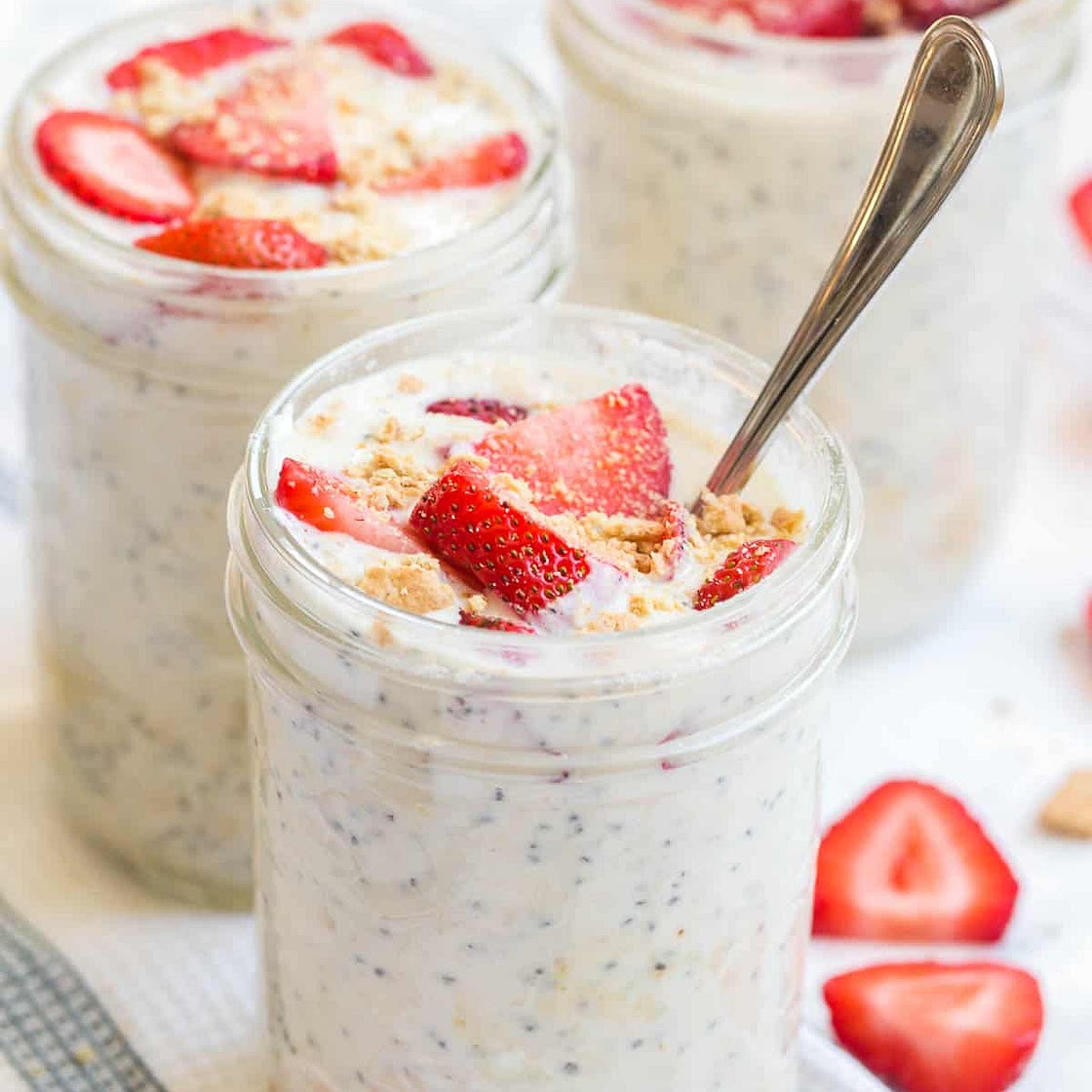 Strawberry Cheesecake Overnight Oats