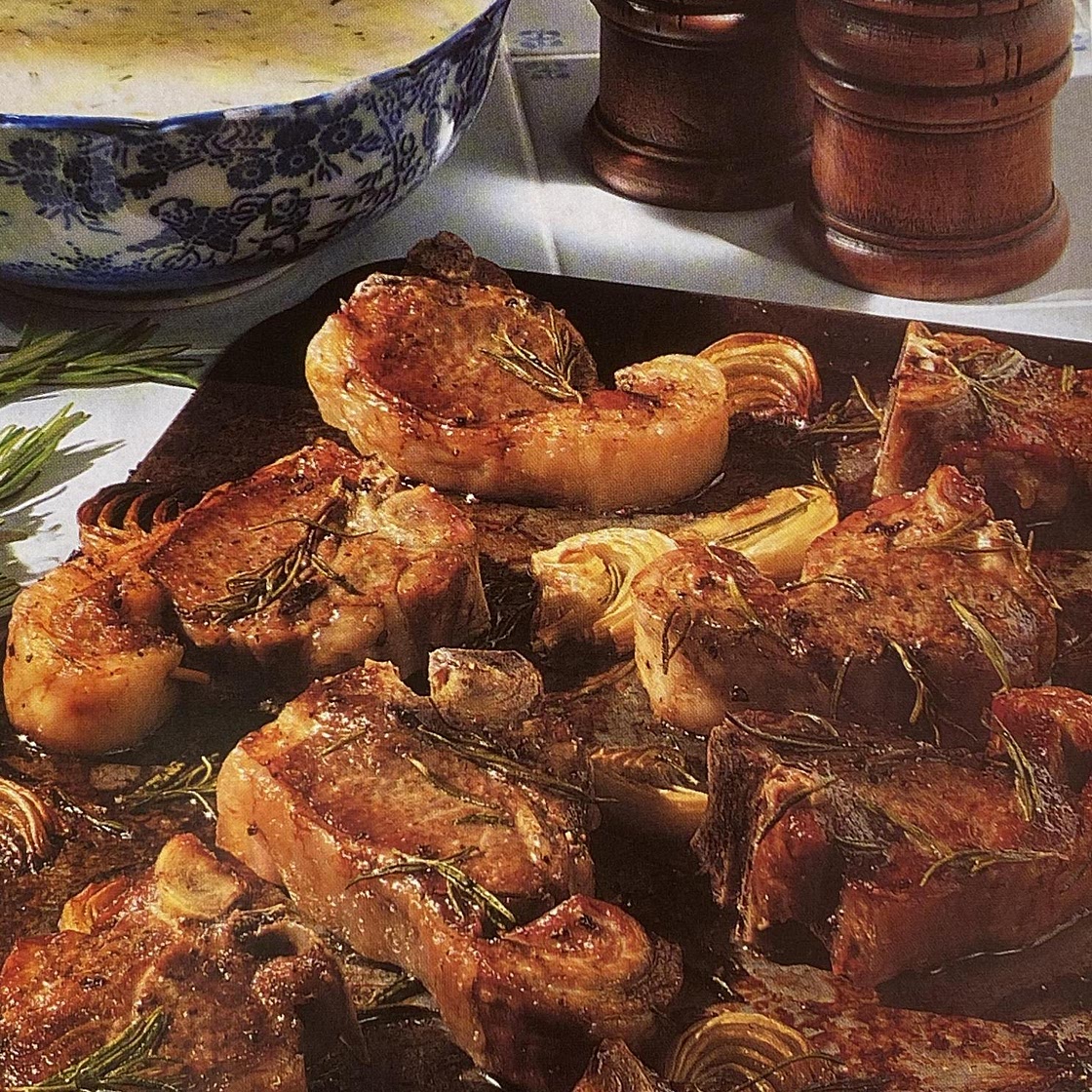 Oven-baked Lamb Chops with Onion and Rosemary Sauce