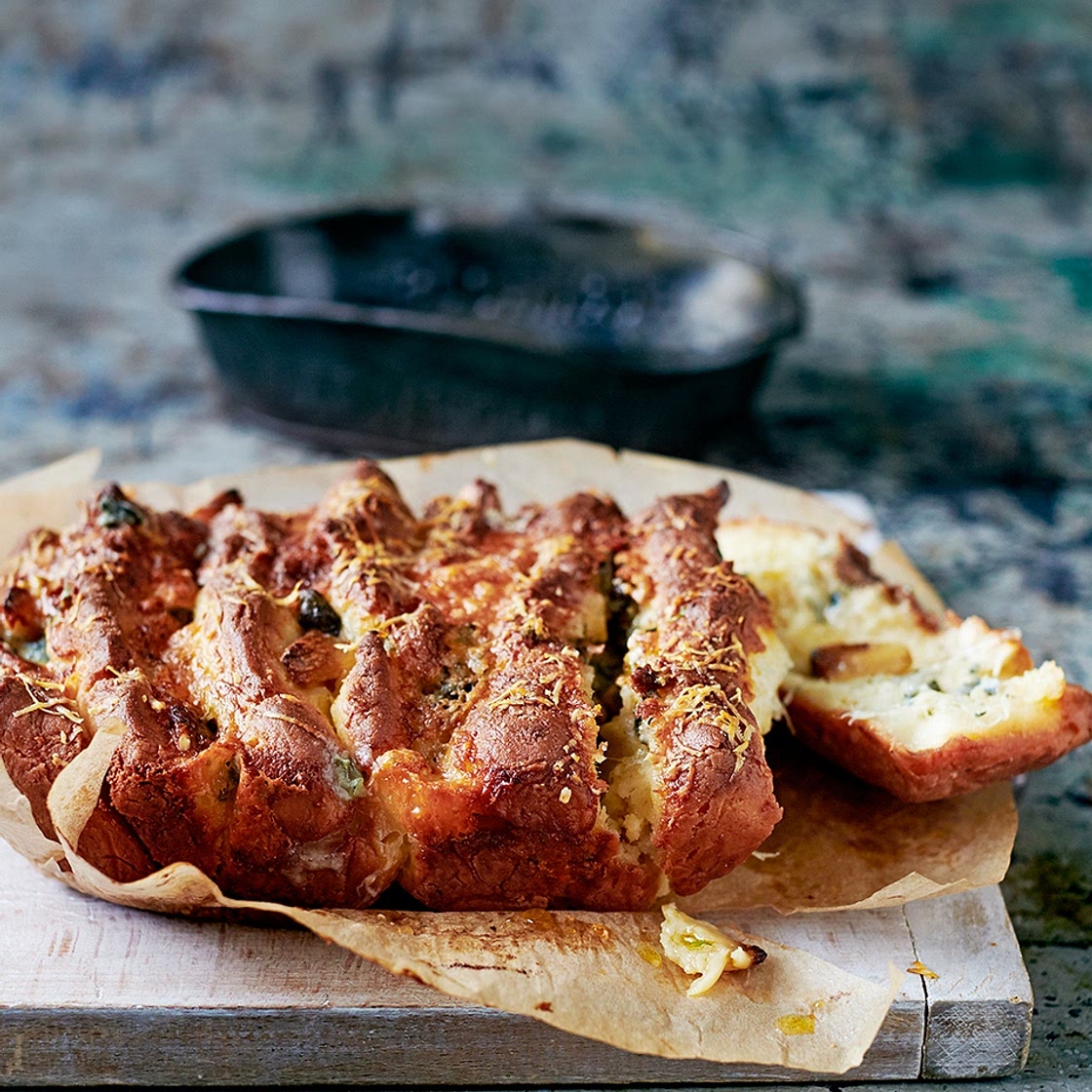 Cheese & garlic tear ’n’ share bread