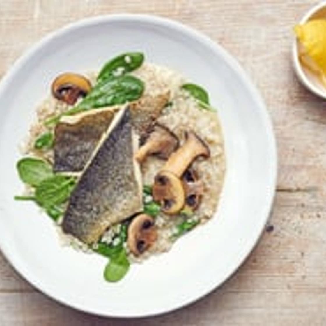 Gerste mit Pilzen und Forelle