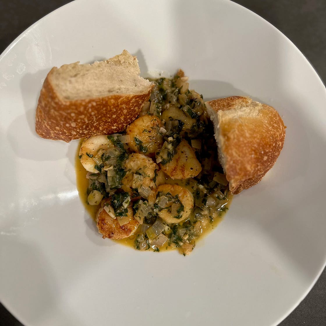 Seared Scallops with White Wine Pan Sauce