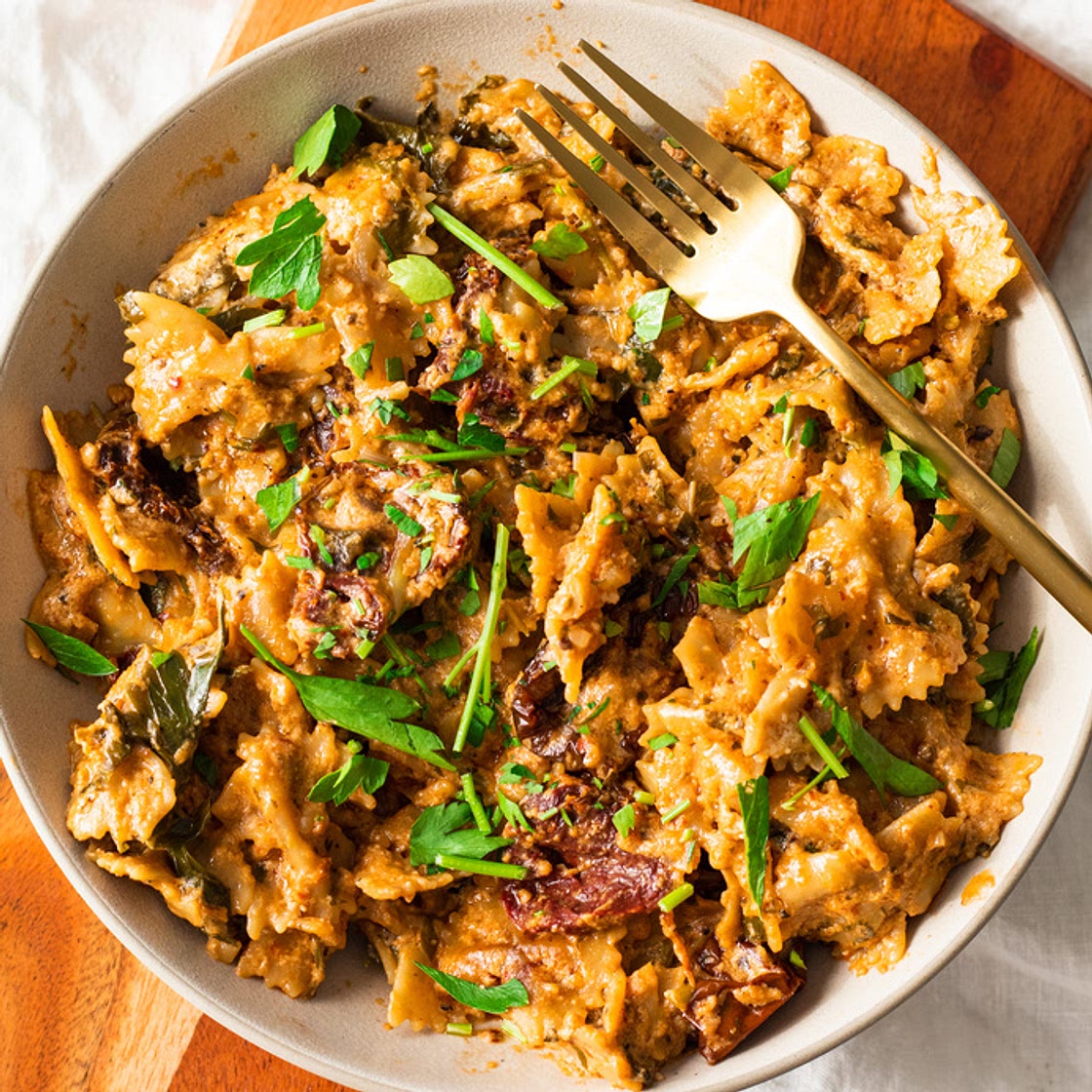 creamy one pot sun-dried tomato pasta with coconut milk