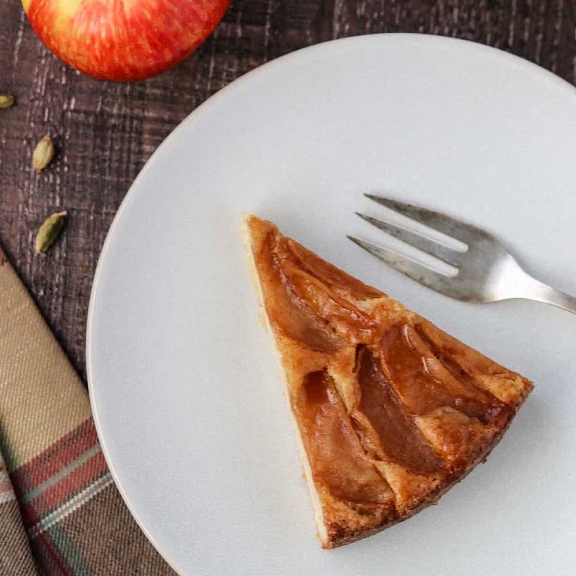 Swedish Apple Cake (Äppelkaka)