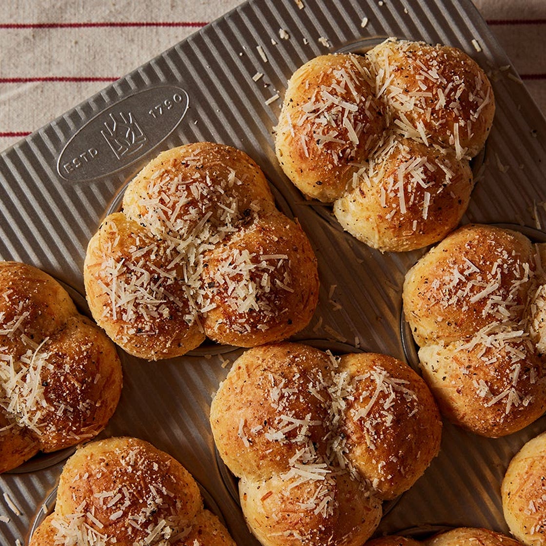 Cacio e Pepe Clover Rolls