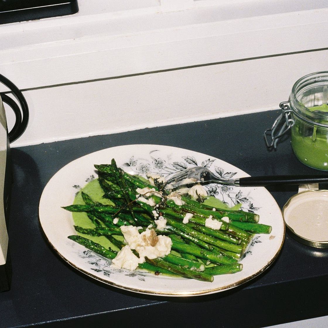 Asparagus with pea purée