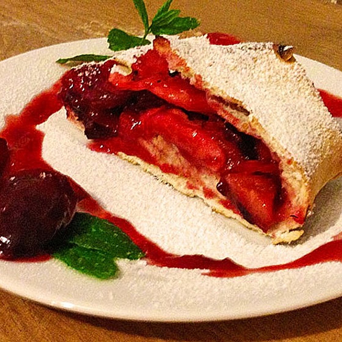 Süße Pizza Calzone mit Früchten