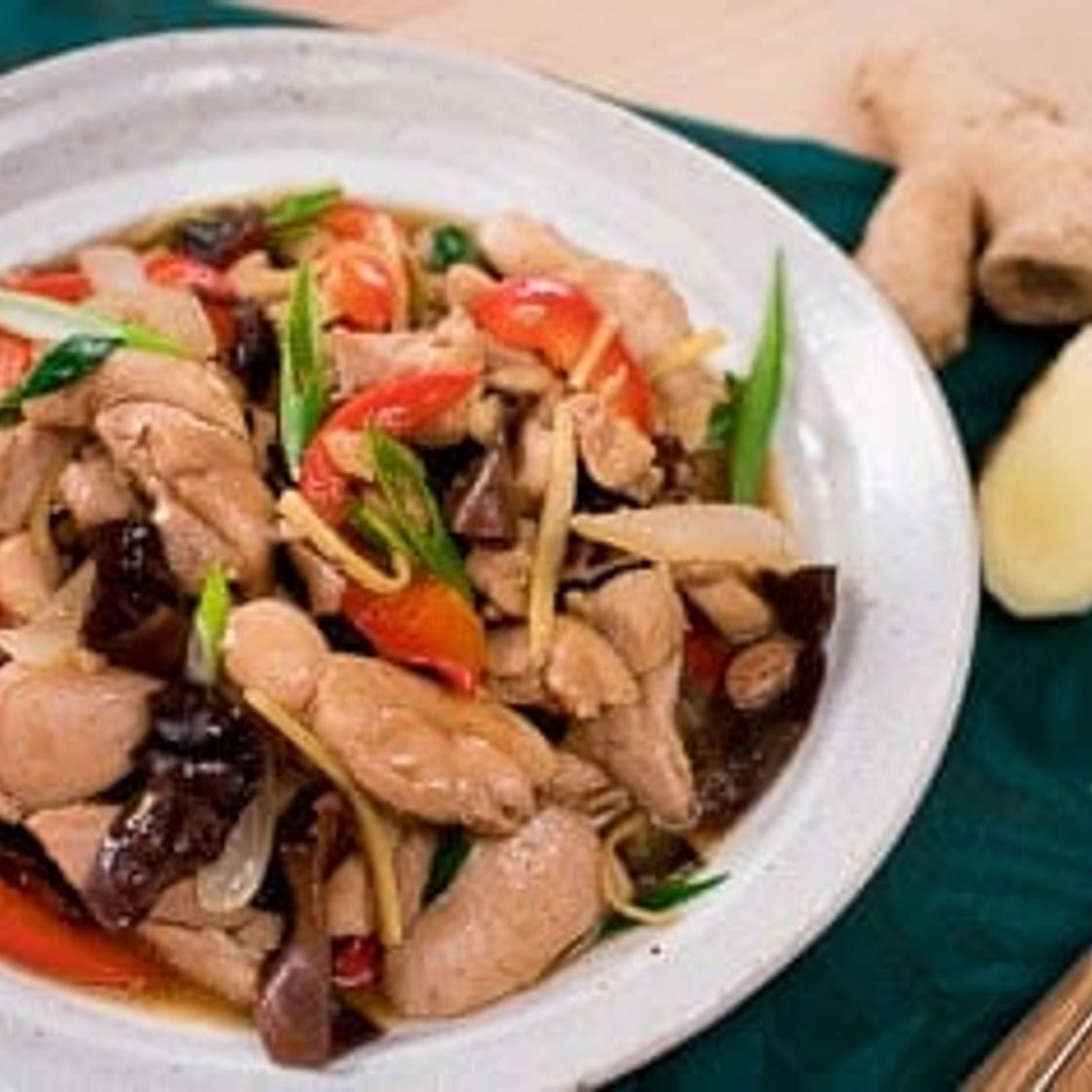Ginger Chicken Stir-Fry (Gai Pad King) ไก่ผัดขิง