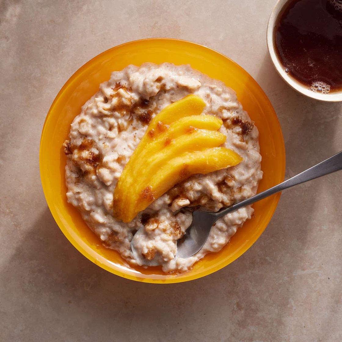 Our Cozy Chai-Spiced Oatmeal Is the Breakfast Mashup We've Been Waiting For