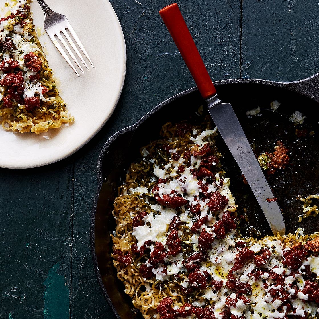 Chorizo, Pesto, & Mozzarella Noodle Pizza