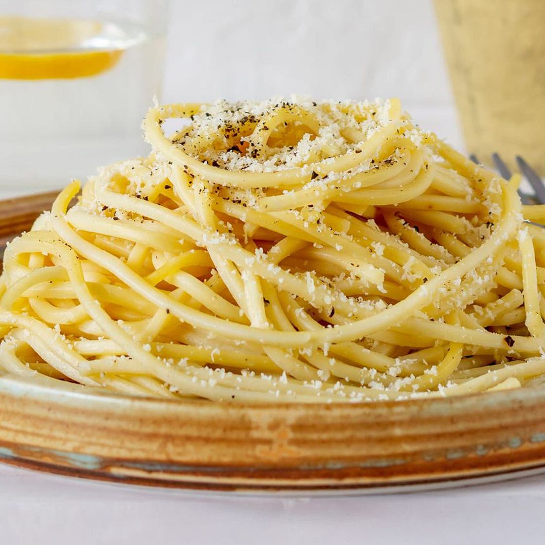 You're Only 5 Ingredients Away From This Classic Cacio e Pepe Recipe