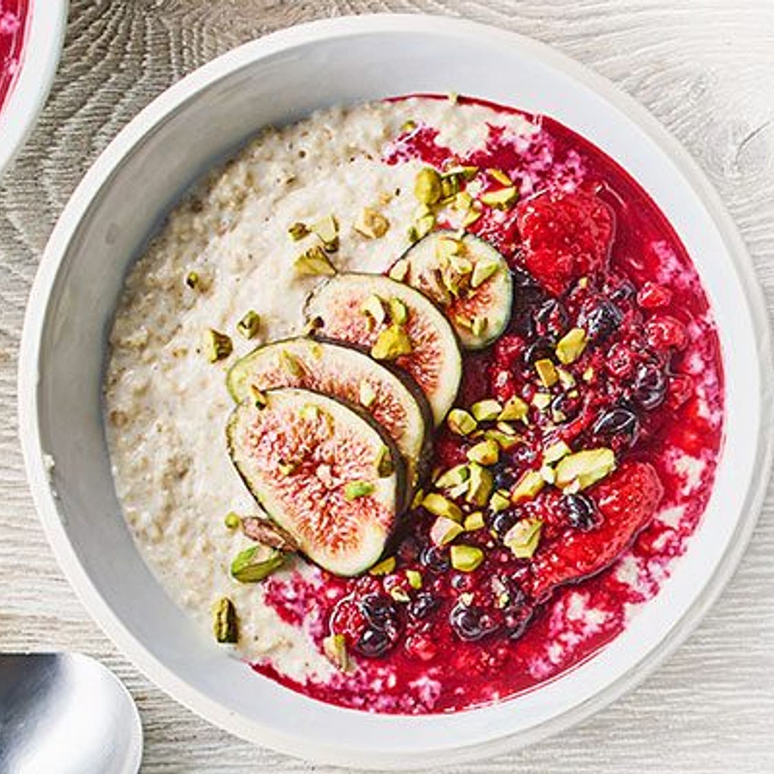 Porridge with quick berry compote, figs & pistachios
