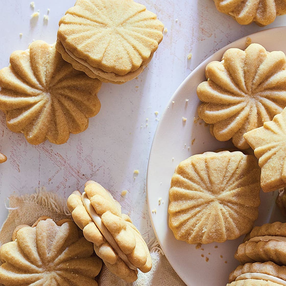 Maple Shortbread Sandwich Cookies